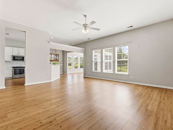 3rd image of 113 Haig Dr.