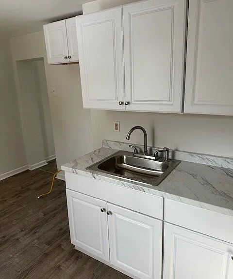 866 E Locust Ave — Photo 5