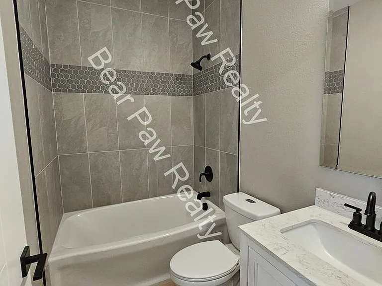 1615 E 22nd St — Photo 9