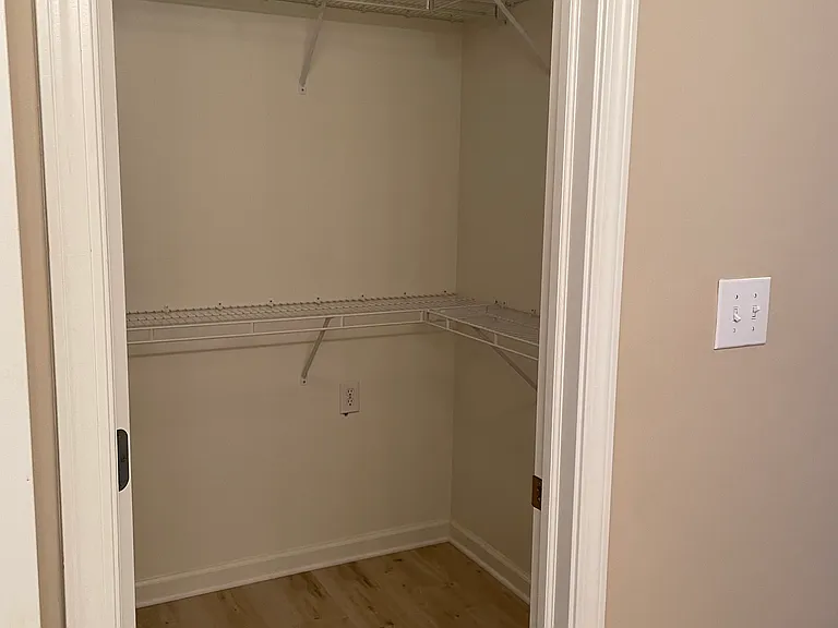 Master Bed Room Walk-in Closet