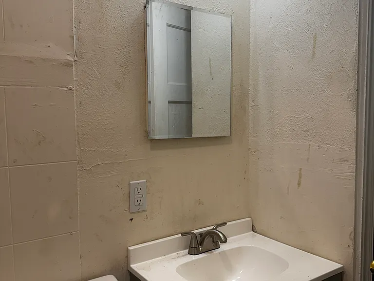 1611 Gray Ave — Photo 8