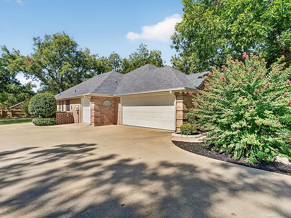 3rd image of 9216 Hanging Moss Dr