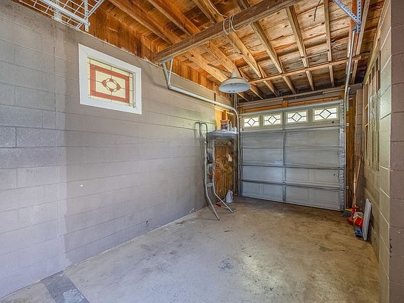 3rd image of 1017 Canovia Ave