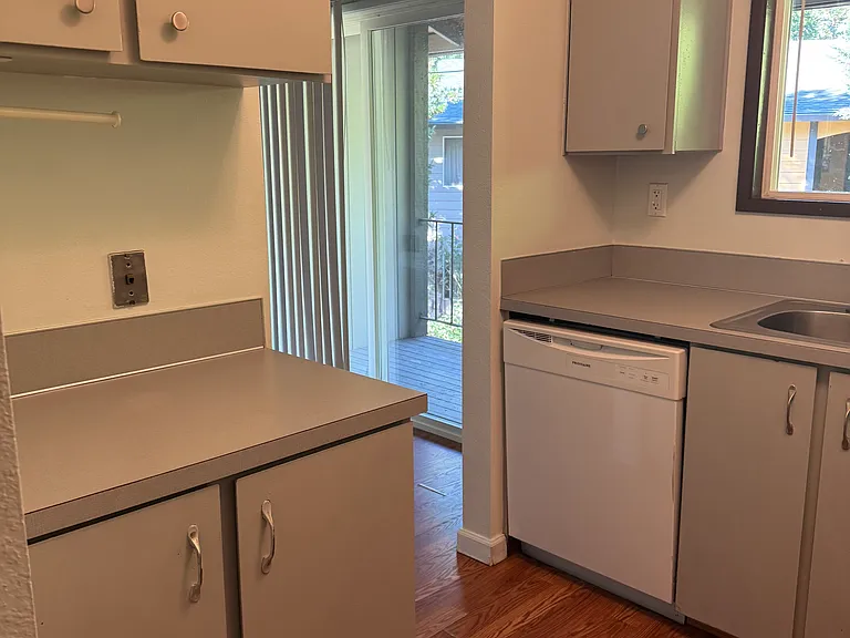 Terri 24 Apartments — Photo 17