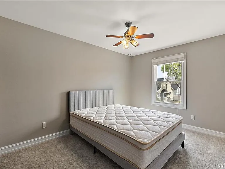1109 Bennaville Ave — Photo 29