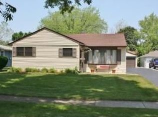 3716 Bluebird Ln, Rolling Meadows, IL 60008