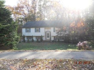 121 Bogastow Brook Rd, Holliston, MA 01746