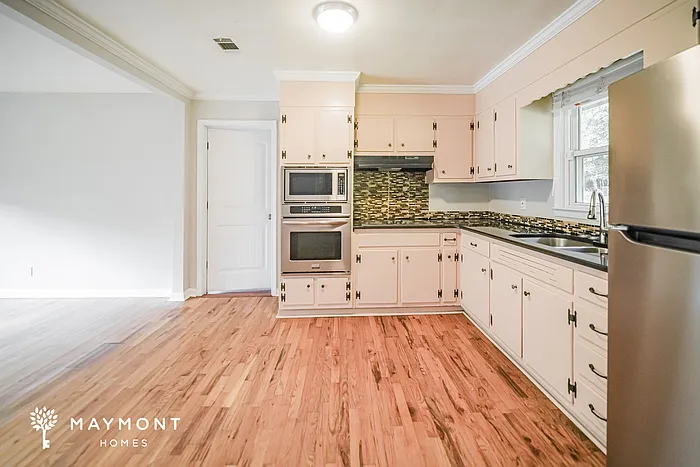 6197 Castlewood Dr — Photo 7