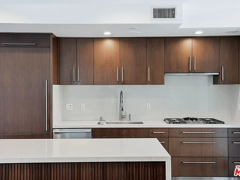125 Pacific St #5 — Photo 4