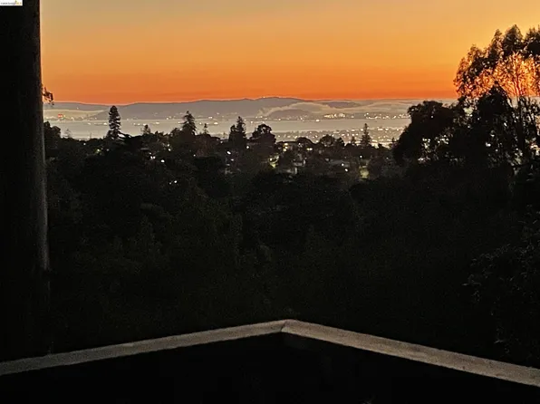 2343 Mastlands Dr, Oakland, CA 94611