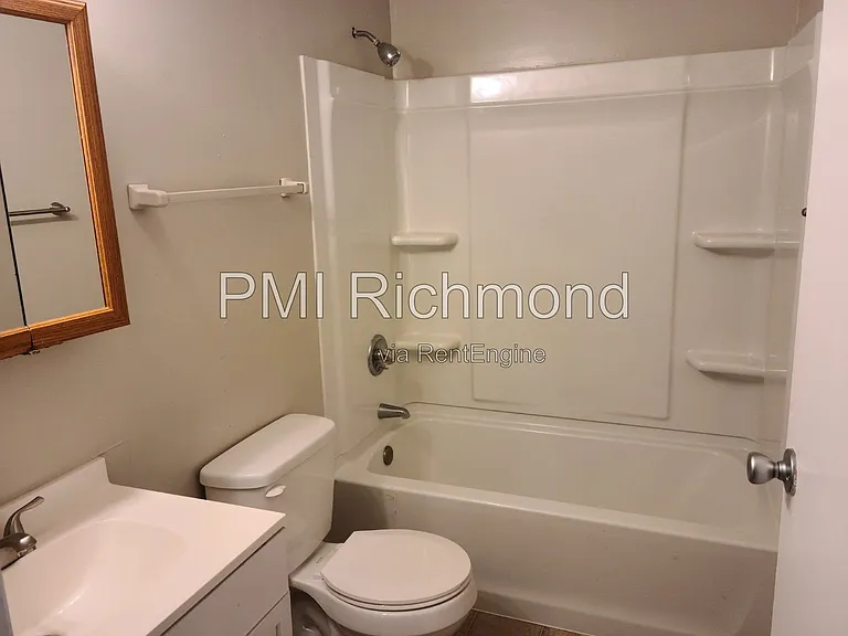 9623 Greenmeadow Cir — Photo 16
