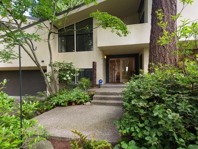 10500 SE 27th St, Beaux Arts Village, WA, 98004