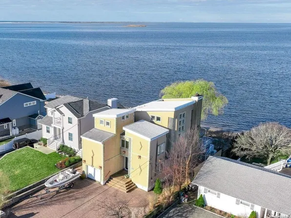 68 Grandview Drive, Shirley, NY 11967