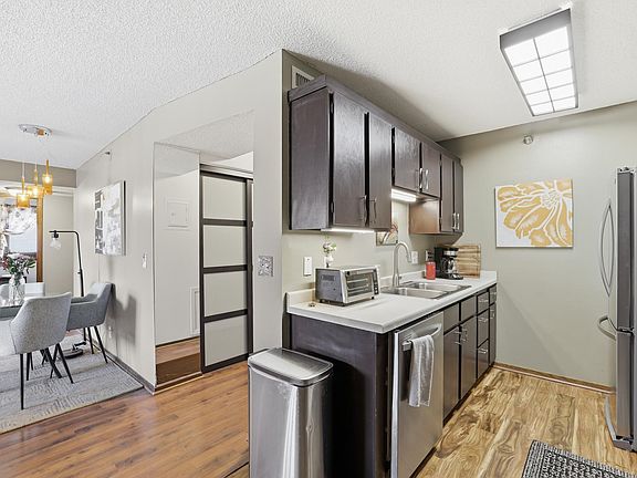 3rd image of 26 10th St W Unit 610