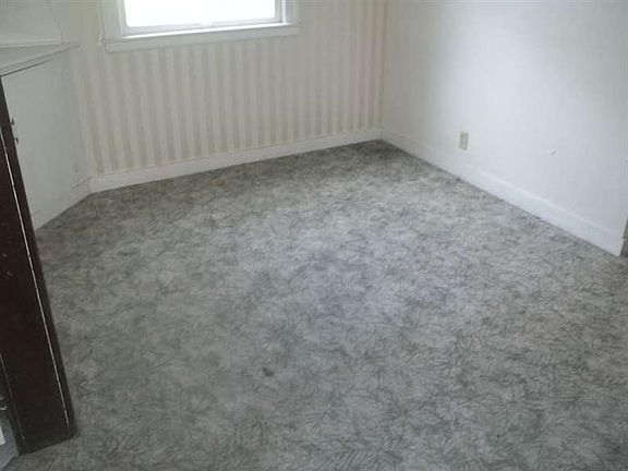 4th image of 2822 Oxford Ave