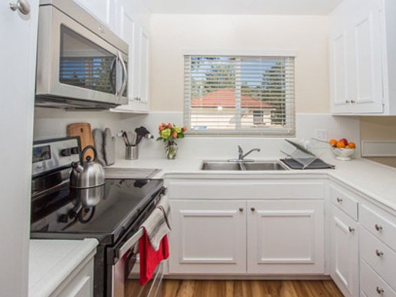 3rd image of 19 Belle Ave APT 5