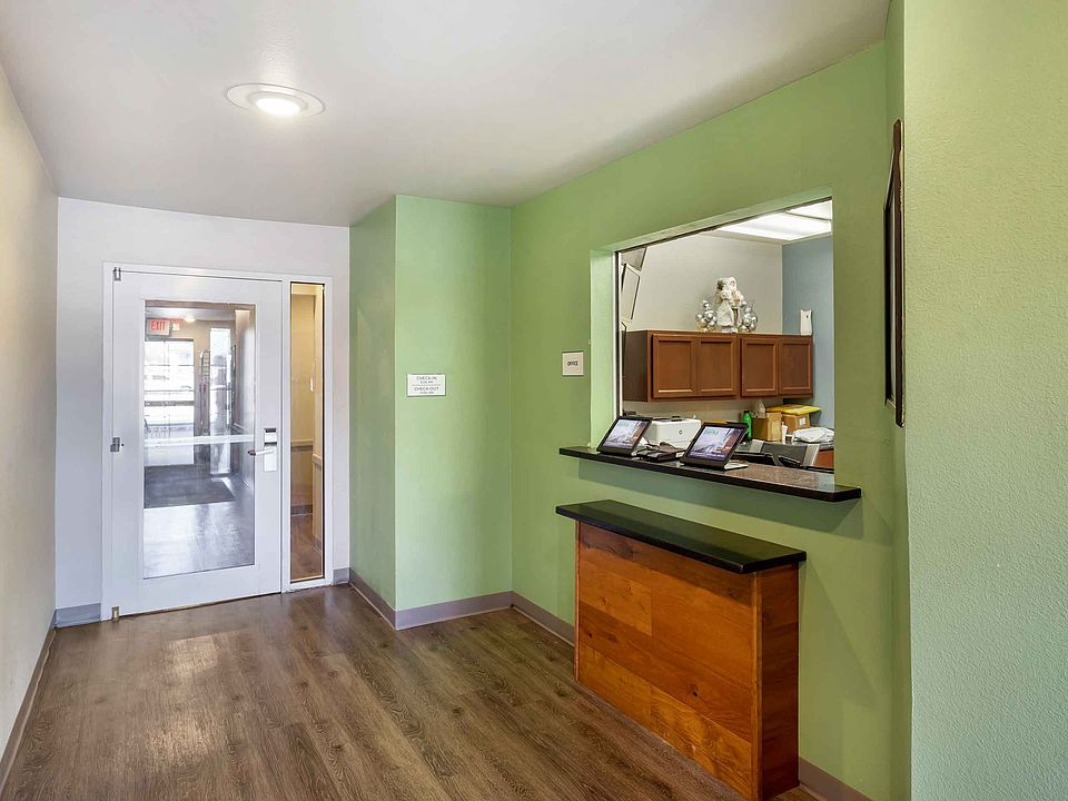Lobby and Guest Check-in