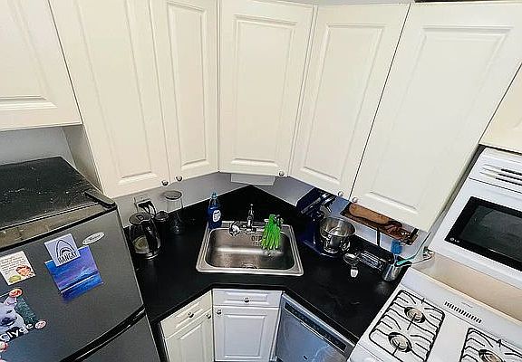 5th image of 305 E 95th St APT 3a