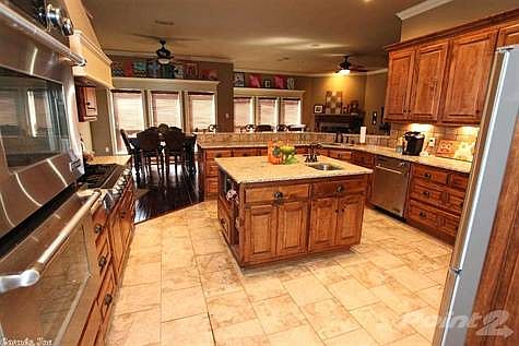 4th image of 5165 Bay Town Dr