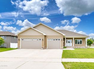4189 Sun Cir, Grand Forks, ND 58201