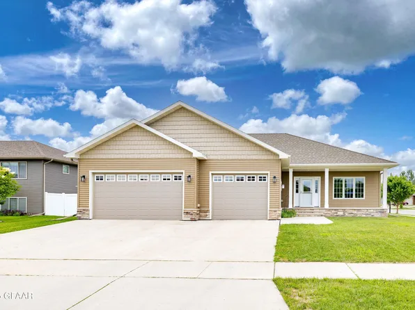 4189 Sun Cir, Grand Forks, ND 58201