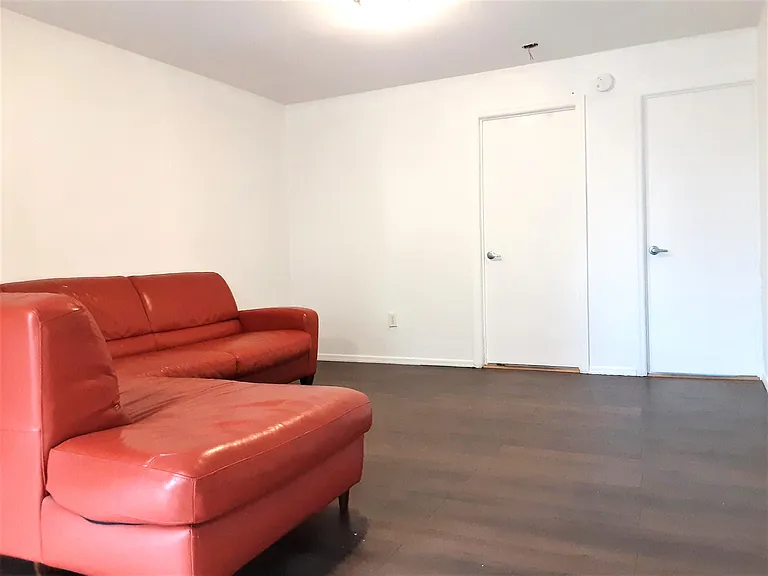 318 Hart St #3 — Photo 1