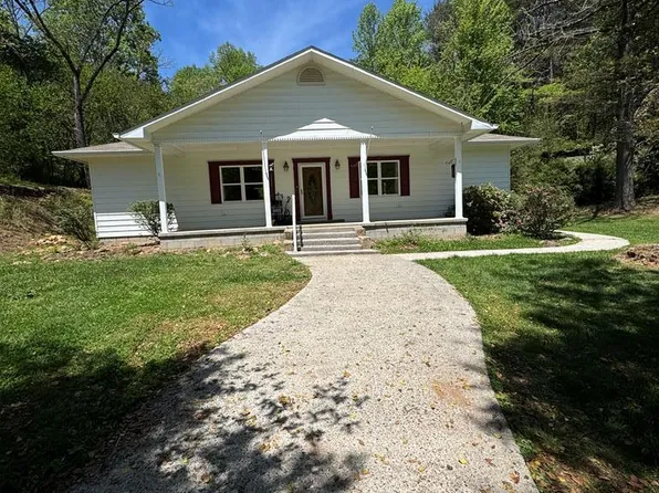 51 Cooper Farm Rd, Whittier, NC 28789
