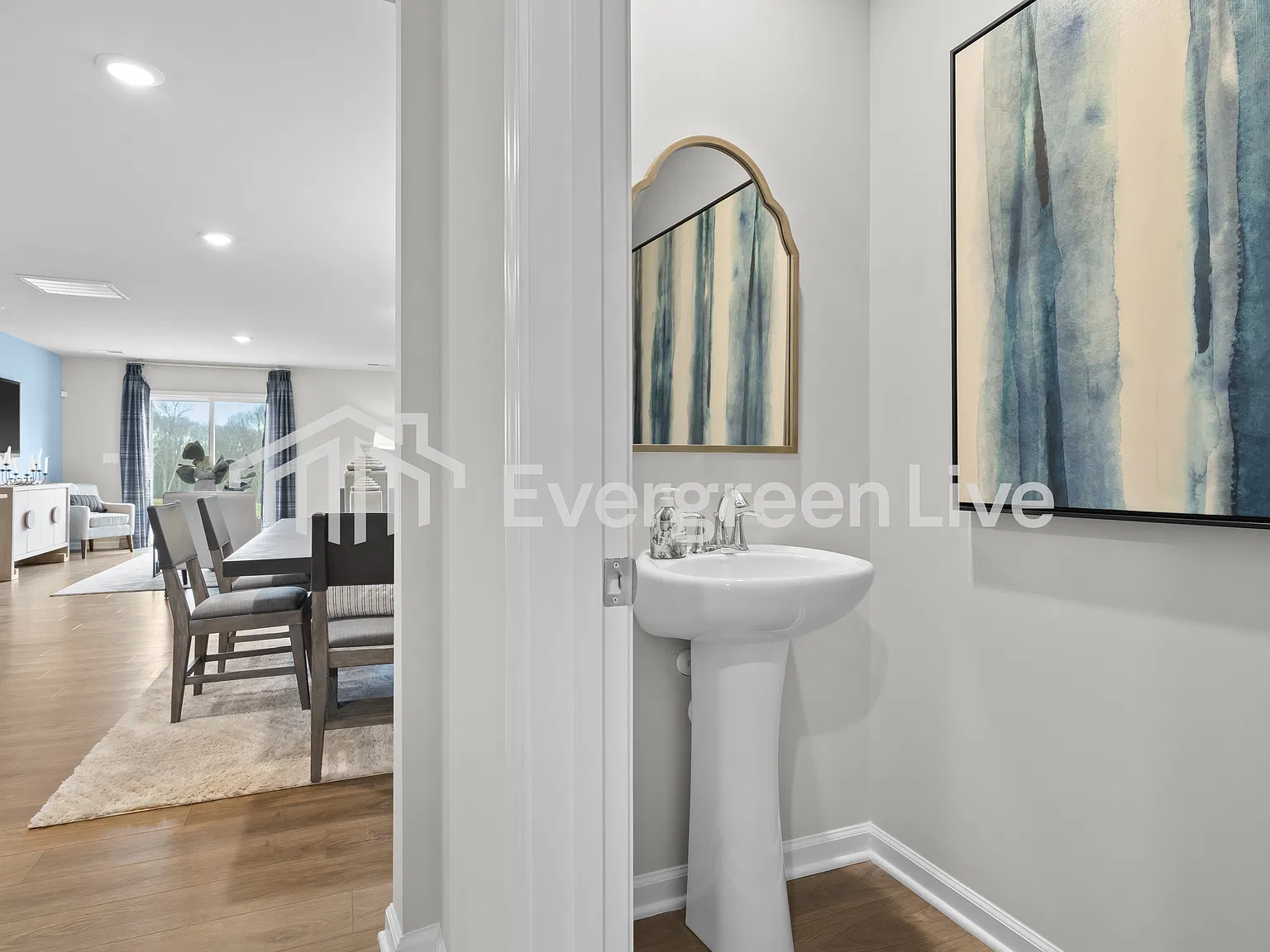 5 bed, 2.5 bath, 2306 sqft, $2,095 — Photo 4