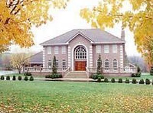 170 Dundee Rd, Barrington, IL 60010