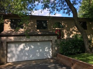 5305 Greenview Rd, Oakwood Hills, IL 60013