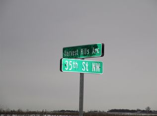 3305 Harvest Hills Ave NW, Minot, ND 58703