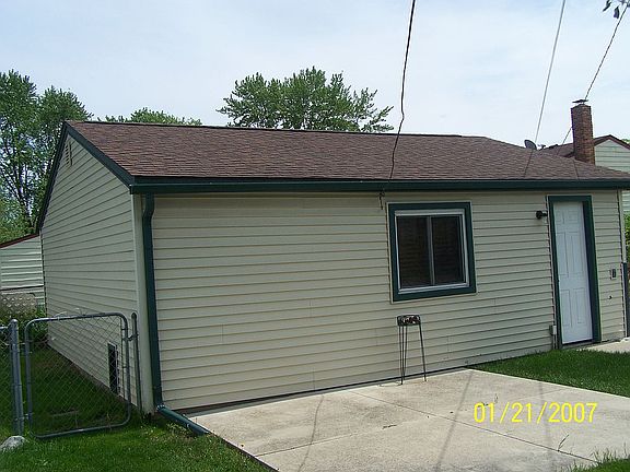 2 1/2 Garage