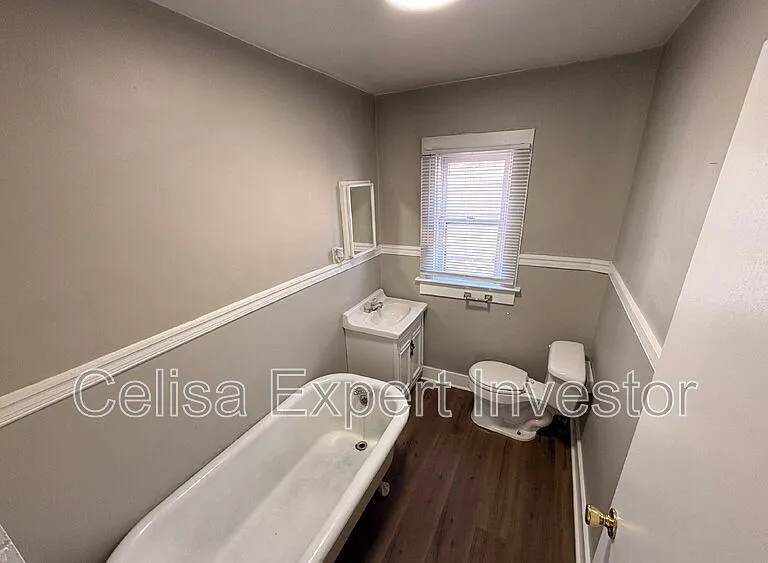 1441 Wall St — Photo 9