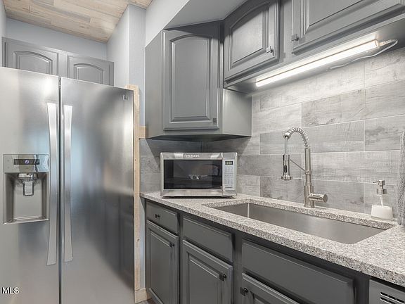 4th image of 1080 WINTER PARK Drive #17