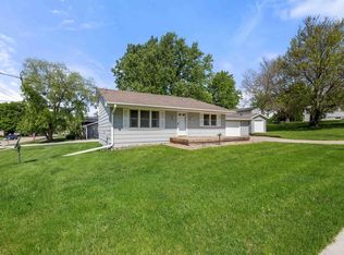 8232 Villa Dr, Des Moines, IA 50320