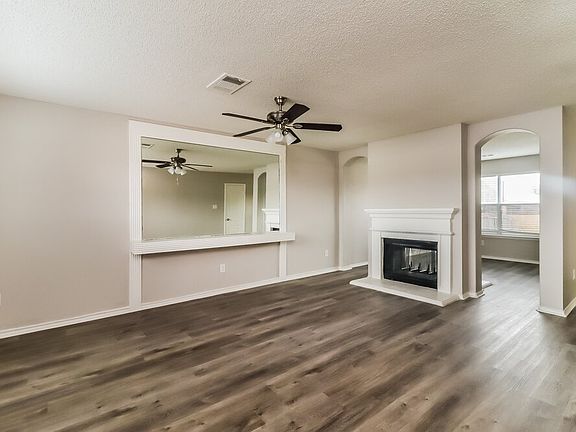 4th image of 618 Meadow Springs Dr