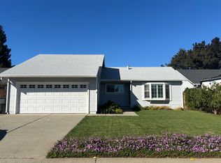 208 Columbia Dr, Vacaville, CA 95687