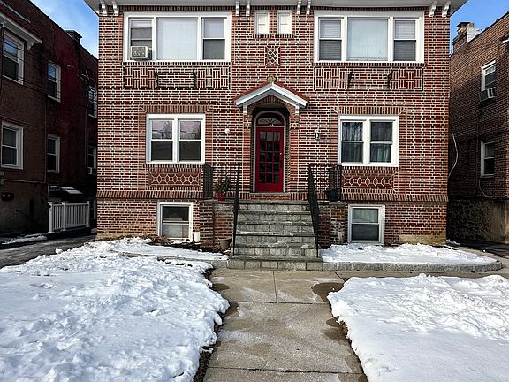 5th image of 72 Grant Ave #1L