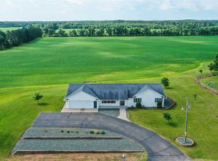 7779 Merryland Dr, Rosholt, WI 54473