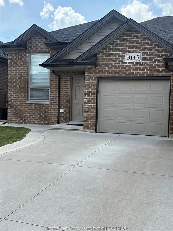 3 bed, 1050 sqft, $2,900 — Photo 3