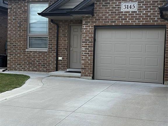 3rd image of 3145 Viola Cres