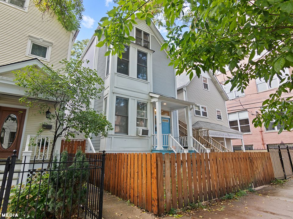 1st image of 3938 N Hermitage Ave #2