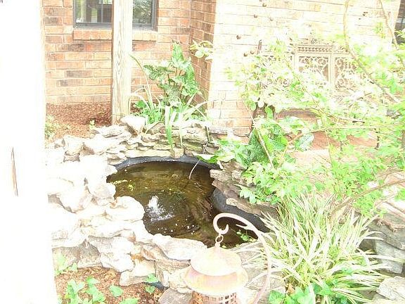 3rd image of 641 White Oak Dr