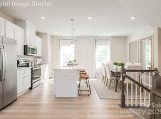 1828 Woodlands Pointe Dr, Charlotte, NC 28216
