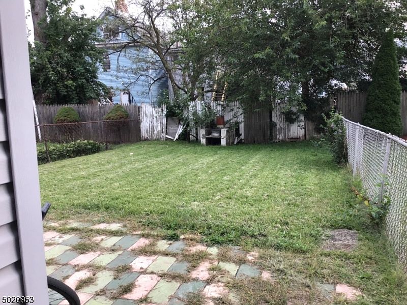 2nd image of 1026 Emma St