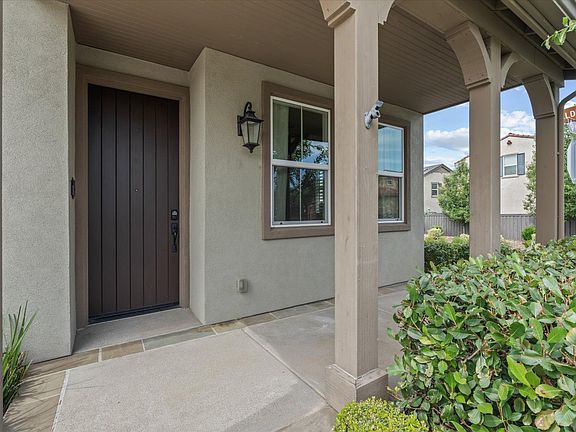 3rd image of 454 Sedge Ct