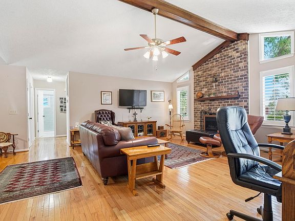 3rd image of 601 Luttie Rd.