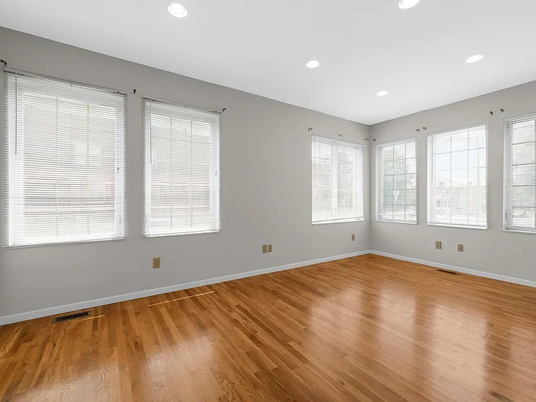 242 E 12th Ave #1 — Photo 4