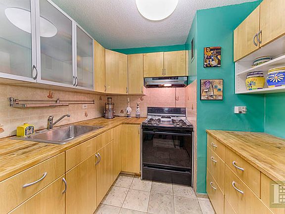 3rd image of 100 Beekman St APT 8M