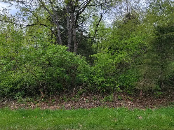 303 Platte Dr, Dixon, IL 61021